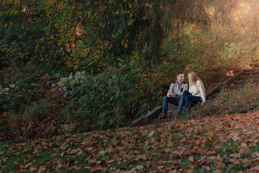 Country-engagement-session-in-the-golden-hou