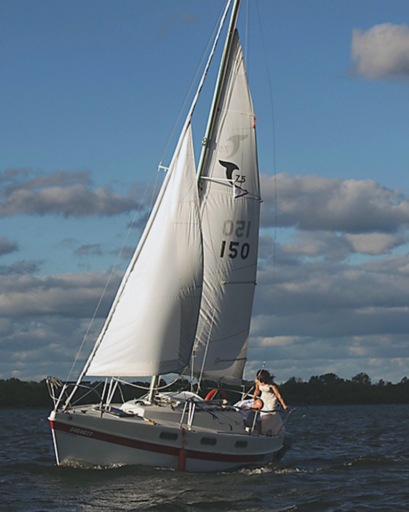 sailing boat at brittania yact club, sailing couple