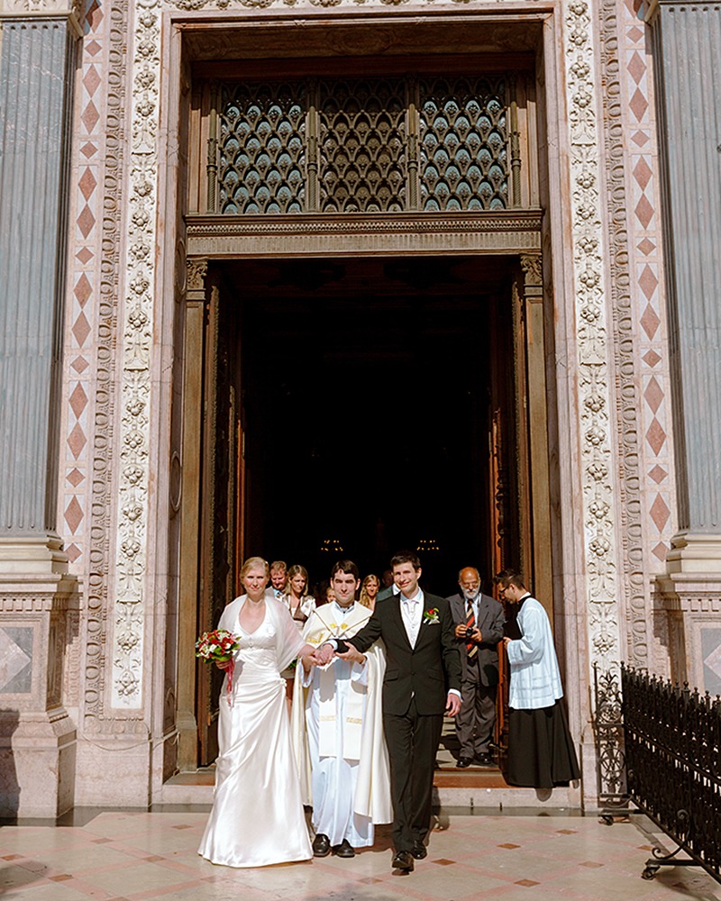 Wedding couple is exiting church in Budapest- ELopement photographer Eva Hadhazy