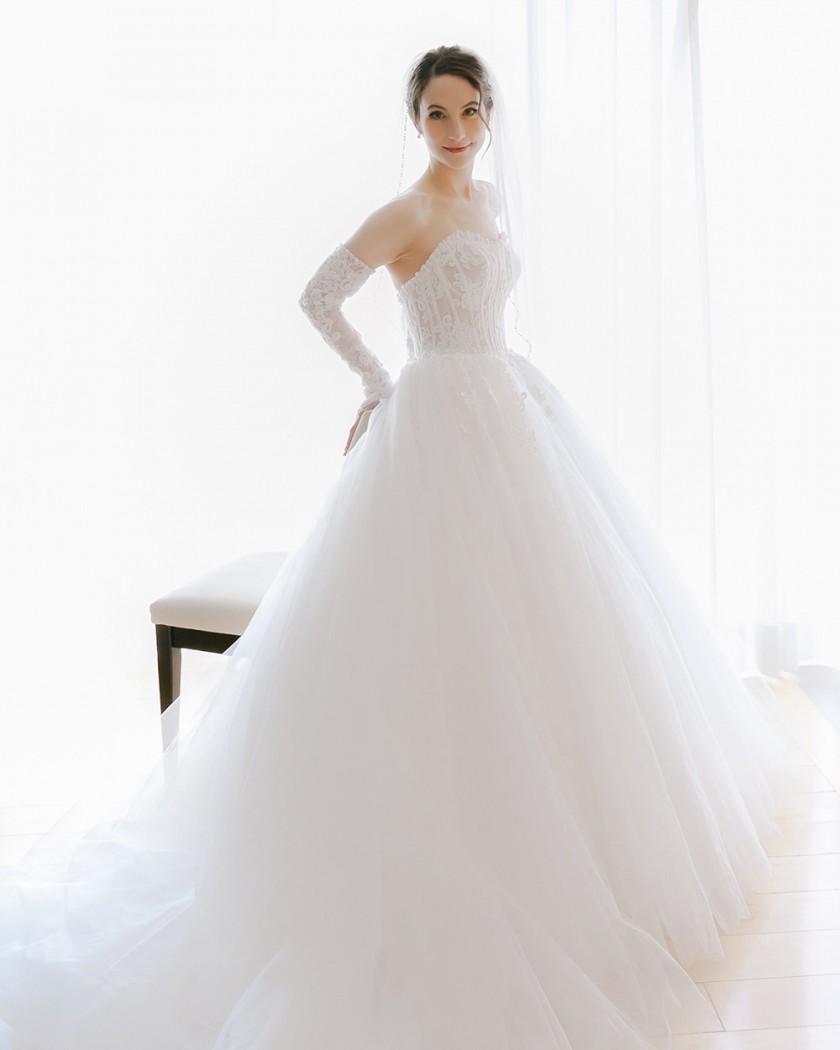 Bridal portrait all whote, full body. Wakefield weddings