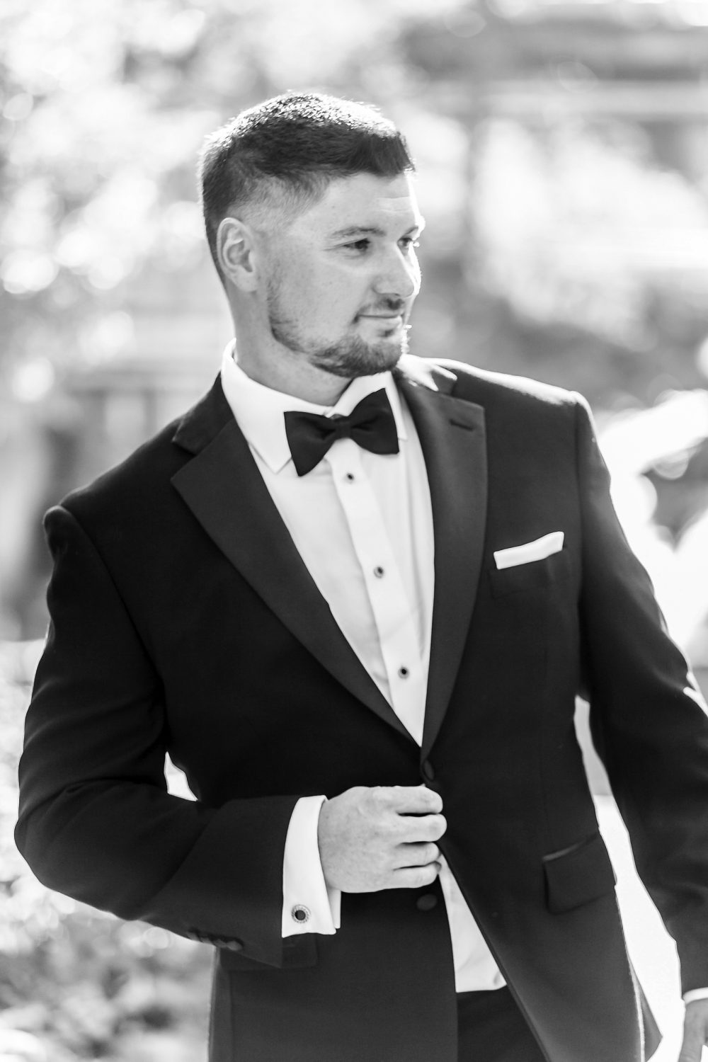 Groom portrait beside the river in October