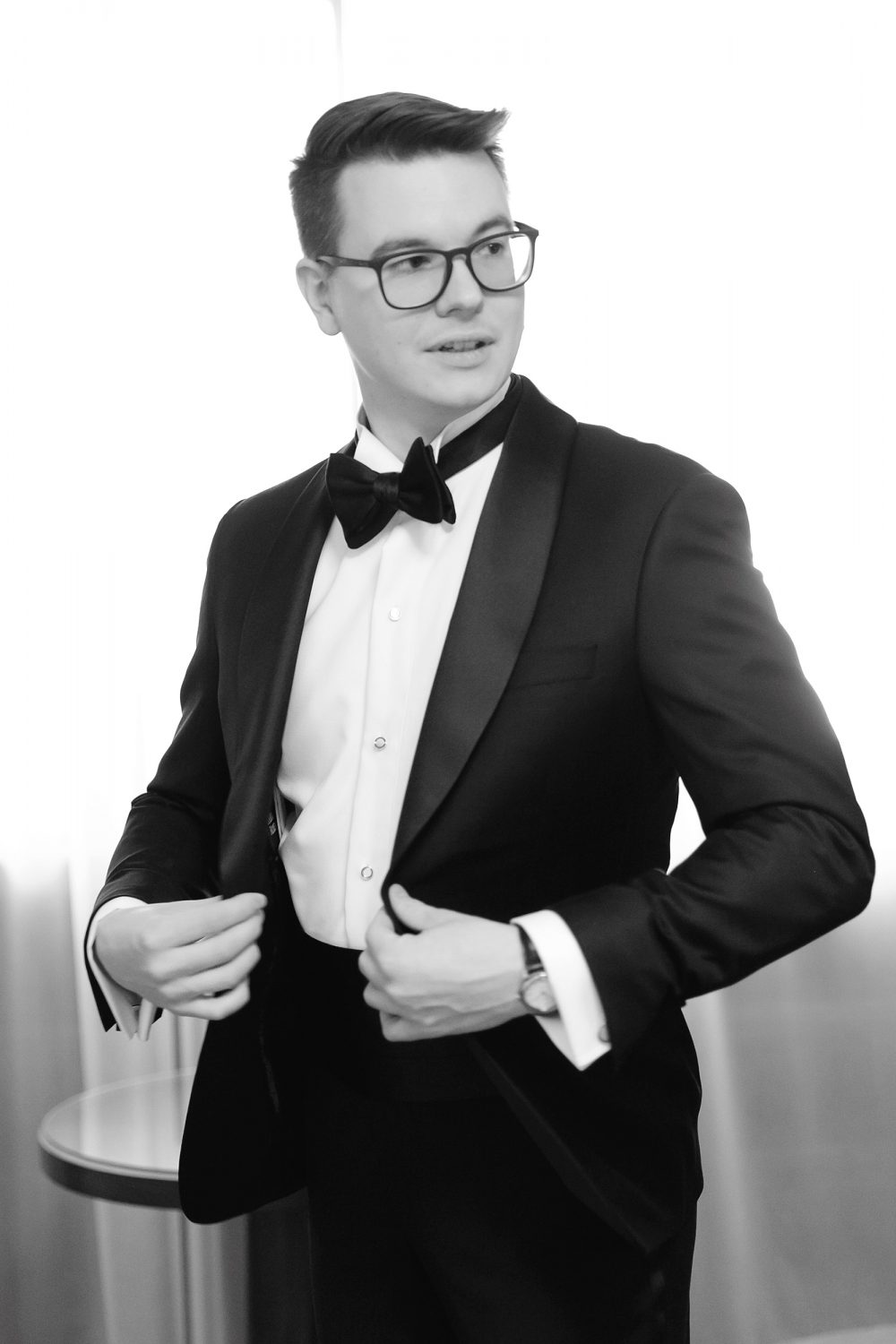 Julien the groom is getting ready at chateau montebello winter wedding