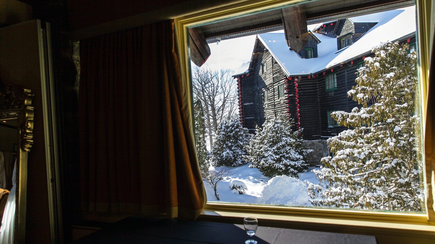 Landscape winter photo of Chateau Montebello in snow