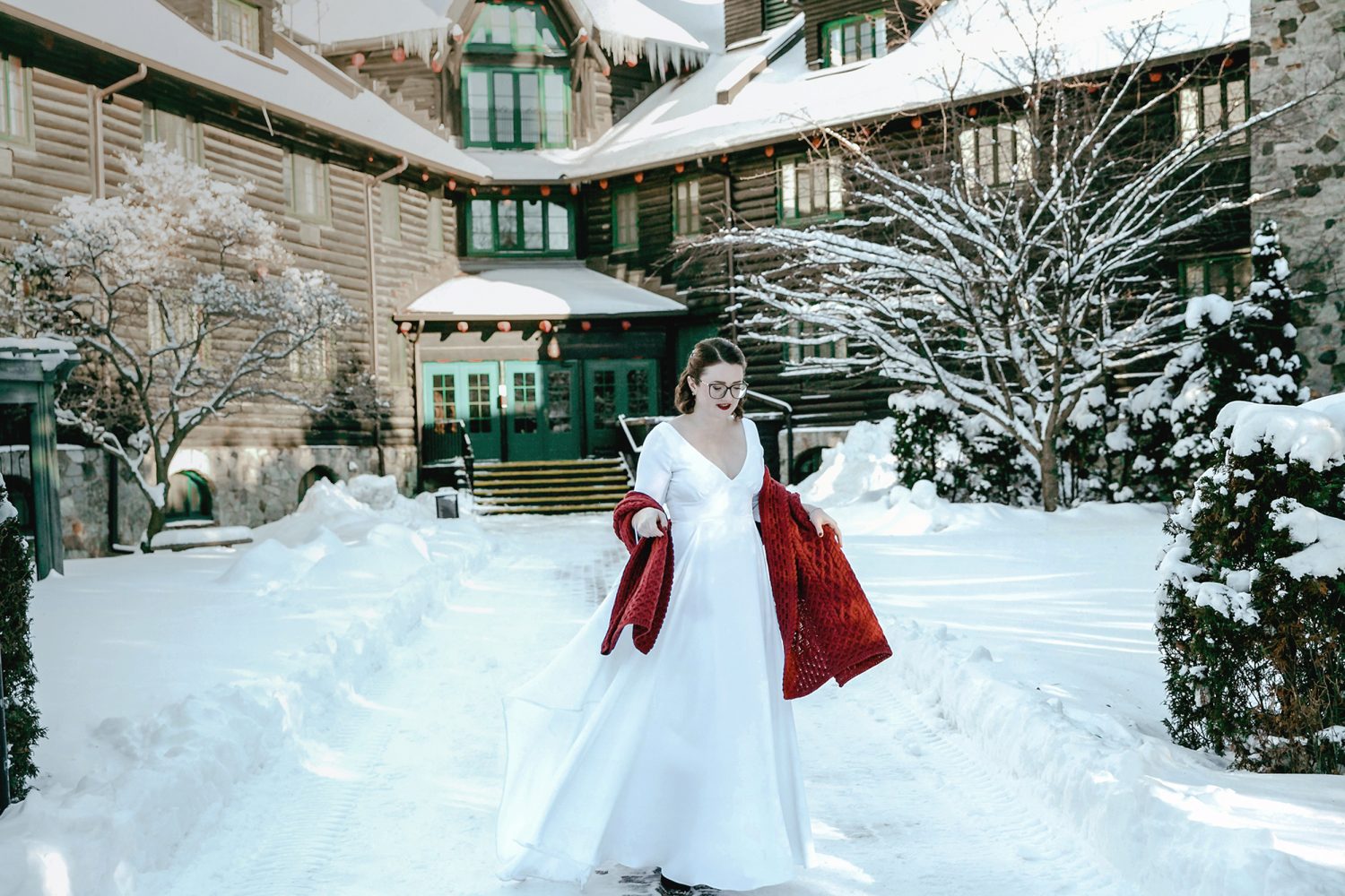 Eliane a bride spinning around in the snow  chateau Montebello