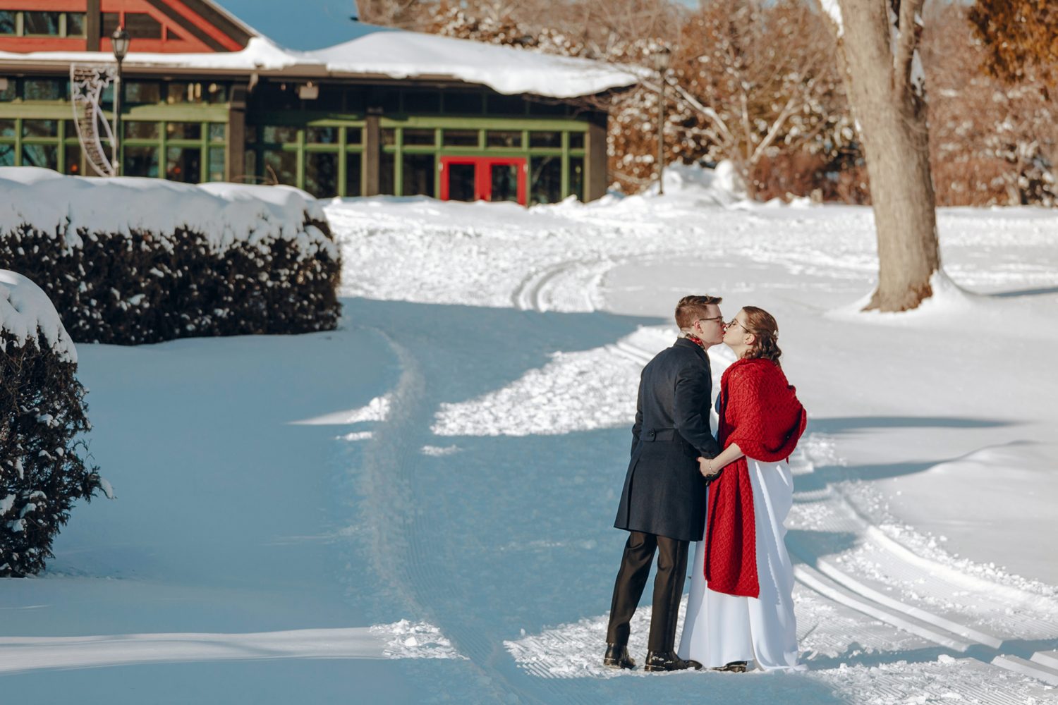 Eliane and Julien wintercouple's wedding photo at chateau Montebello