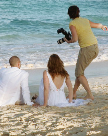 Destination wedding in the Caribbean, candid moment by Ottawa wedding photographer Eva Hadhazy