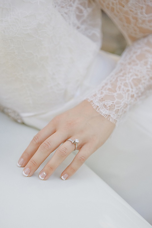 A soft poto of bride's hand waring a ring